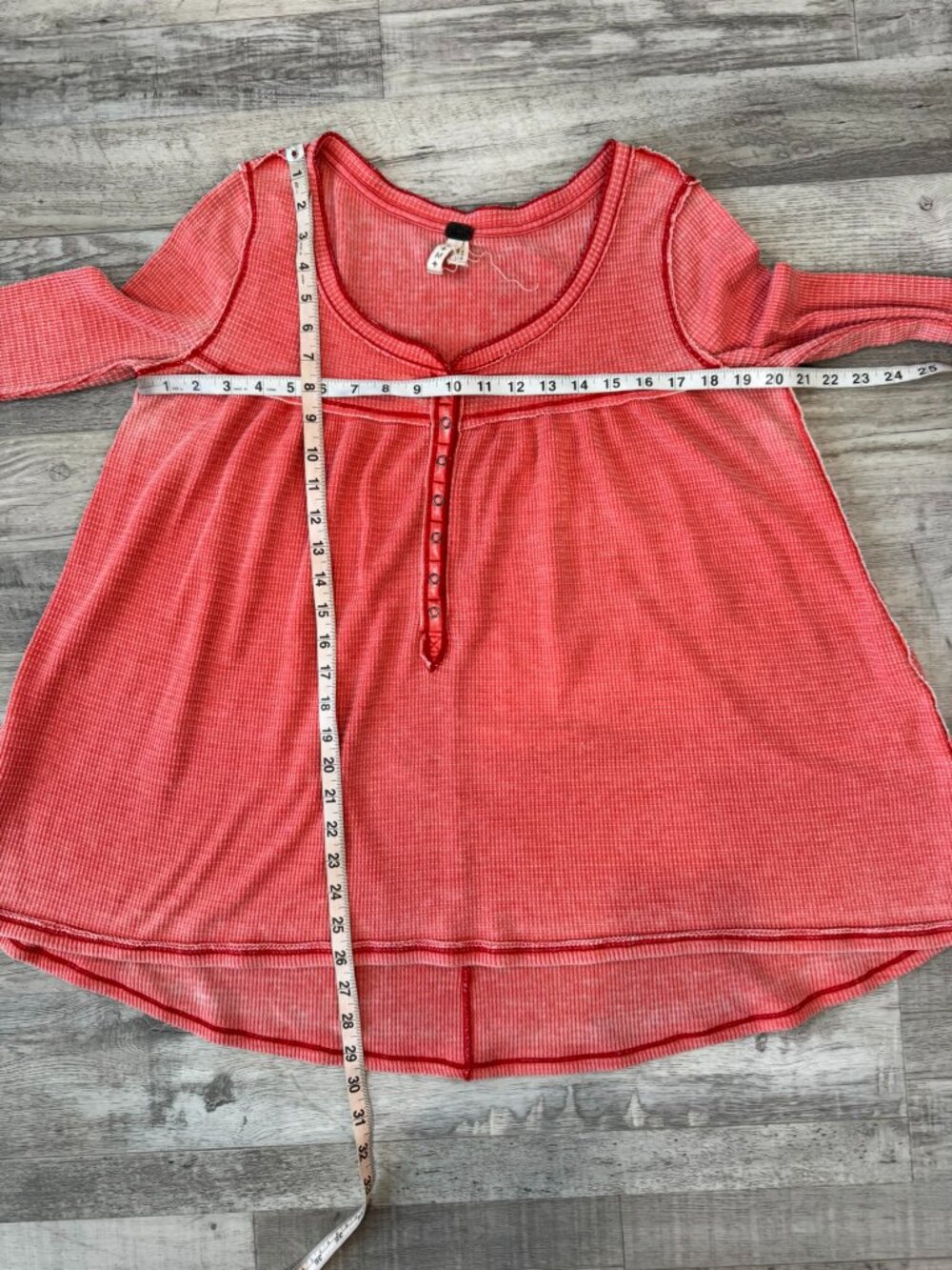 Free People We The Free Red Thermal Henley Top Size Medium Long Sleeve D16 - Picture 7 of 7